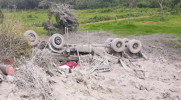 Carga com cimento que saiu de Campo Formoso tomba em Pindobaçu e motorista morre