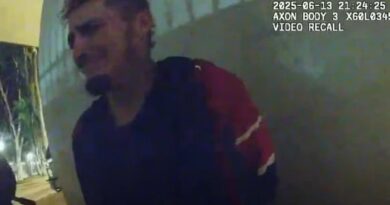 Vídeo mostra PMs fuzilando morador de rua rendido Vídeo mostra PMs fuzilando morador de rua rendido
