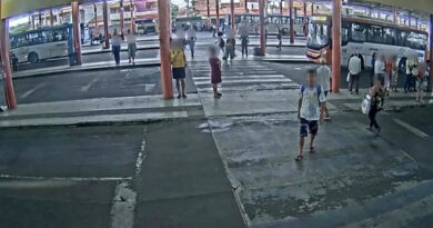 Acusado de sequestrar ônibus na Bahia morre após confronto com PM; celulares roubados são recuperados