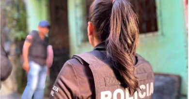 Na Bahia; mulher é presa suspeita de dopar homem durante encontro em um bar e roubar mais de R$ 18 mil