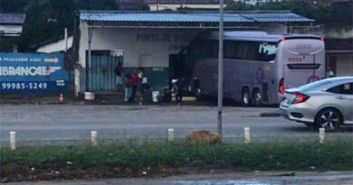 Mortes: Motorista de um ônibus perdeu o controle do veículo e invadiu a rodoviária no interior da Bahia Mortes: Motorista de um ônibus perdeu o controle do veículo e invadiu a rodoviária no interior da Bahia
