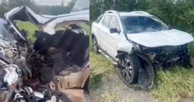 Polícia investiga se carro de vereador invadiu contramão em acidente que matou cinco jovens na Bahia Polícia investiga se carro de vereador invadiu contramão em acidente que matou cinco jovens na Bahia