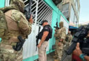 Mais de 20 pessoas são presas durante operação contra facções criminosas que atuam de dentro do sistema prisional na BA Mais de 20 pessoas são presas durante operação contra facções criminosas que atuam de dentro do sistema prisional na BA