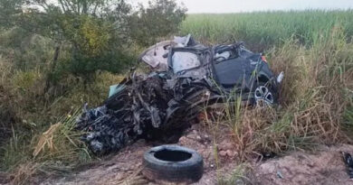 Quatro pessoas morrem após batida entre dois carros na Bahia Quatro pessoas morrem após batida entre dois carros na Bahia