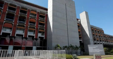 Servidores do estado da Bahia poderão converter licença-prêmio em dinheiro; veja como pedir benefício Servidores do estado da Bahia poderão converter licença-prêmio em dinheiro; veja como pedir benefício