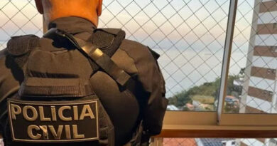 Mais de 10 pessoas são presas suspeitas de estupro de vulnerável na Bahia; jornalistas e policial são alvos de operação Mais de 10 pessoas são presas suspeitas de estupro de vulnerável na Bahia; jornalistas e policial são alvos de operação