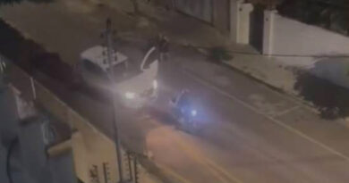 Mulher tem carro roubado por dupla no Centro de Petrolina Mulher tem carro roubado por dupla no Centro de Petrolina