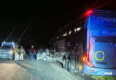 Quatro jovens morrem após carro bater em ônibus em Piritiba